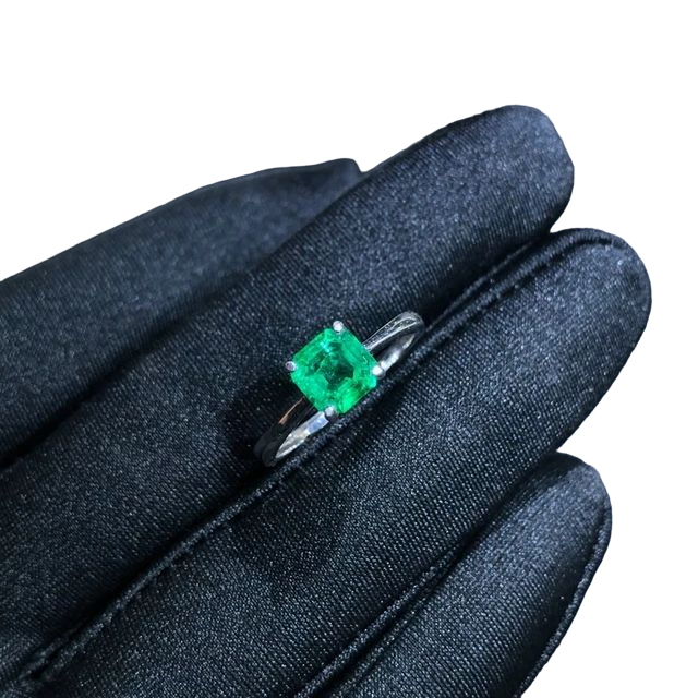 Sierra 2.5 cts Emerald Simple Prong Ring