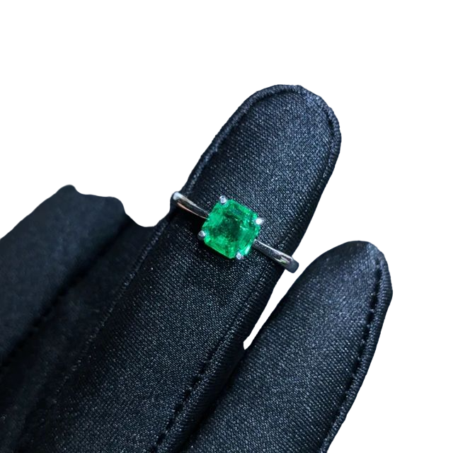 Sierra 2.5 cts Emerald Simple Prong Ring