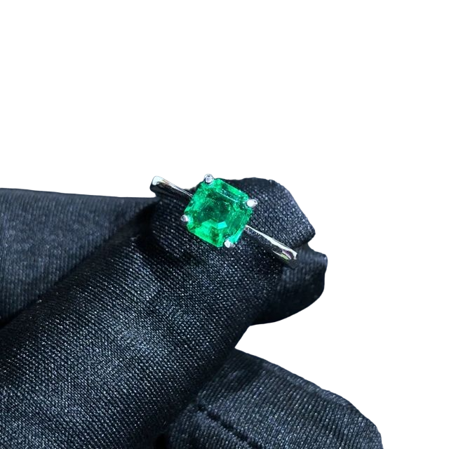 Sierra 2.5 cts Emerald Simple Prong Ring