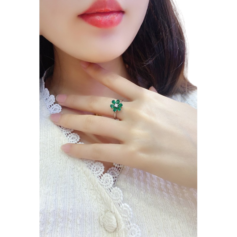 Sierra Green Flower 0.95 cts Emerald Ring