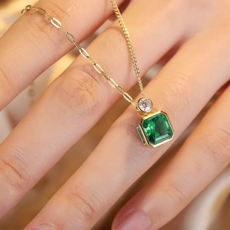 Sierra Centre of Arc Emerald Necklace