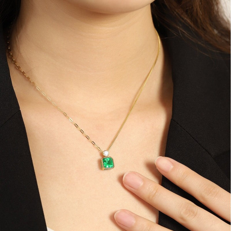 Sierra Centre of Arc Emerald Necklace