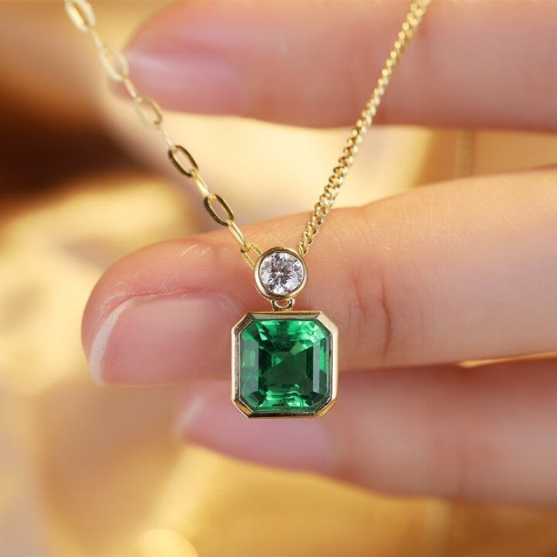 Sierra Centre of Arc Emerald Necklace