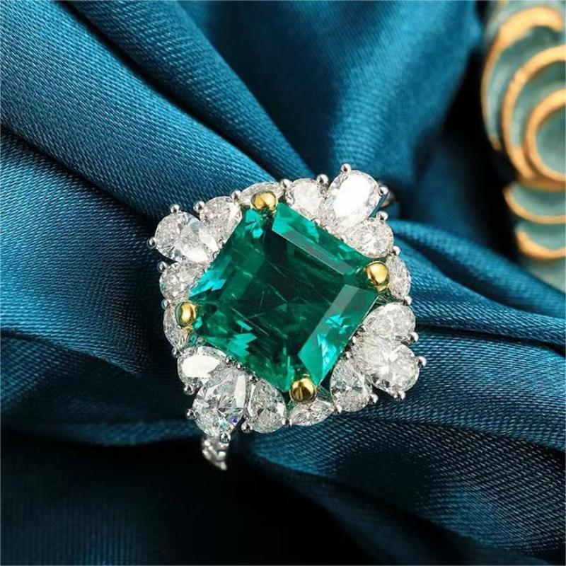 Sierra Majestic Green Emerald Ring