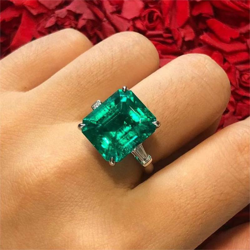 Sierra Verdant Majesty Baguette Emerald Ring
