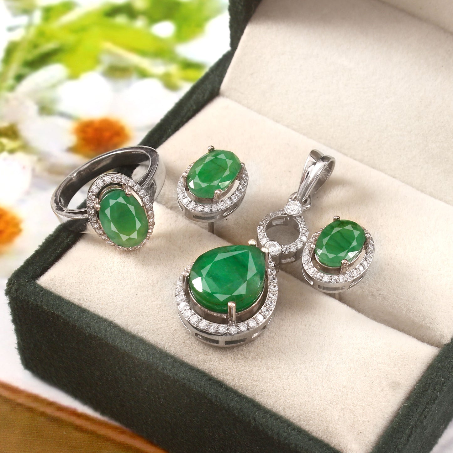 Natural Elegant Emerald & Diamond Accent Jewelry Set – Ring, Pendant & Earrings
