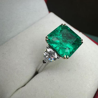 Sierra 4.5 cts Dynasty Emerald Ring