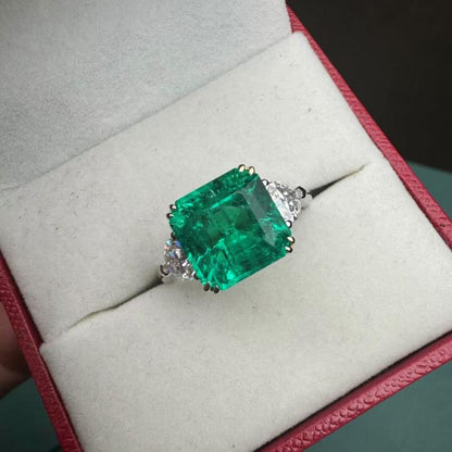 Sierra 4.5 cts Dynasty Emerald Ring