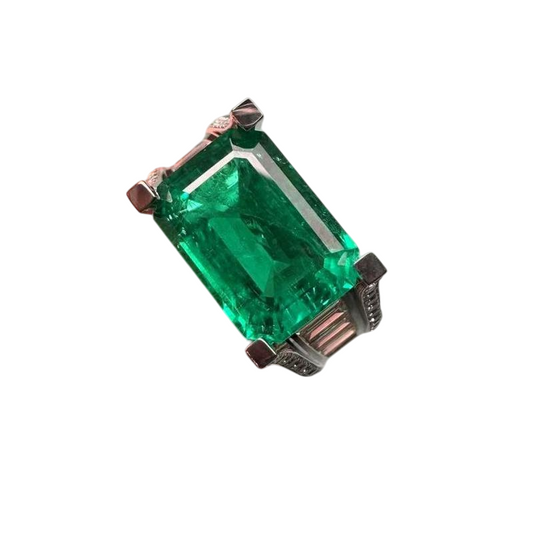 Sierra Sovereign Shine Emerald Ring for her