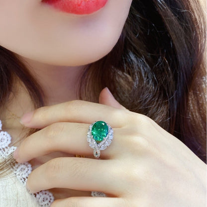 Sierra  3.4 cts Queen's Aura Emerald Ring