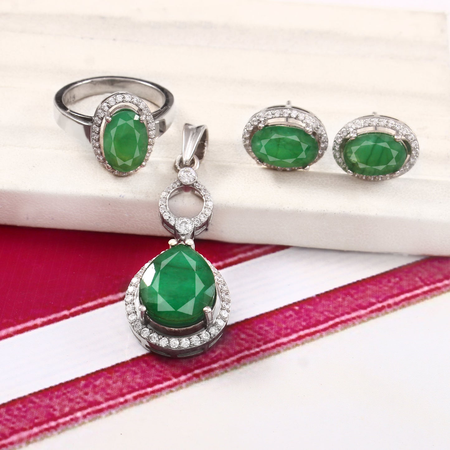 Natural Elegant Emerald & Diamond Accent Jewelry Set – Ring, Pendant & Earrings